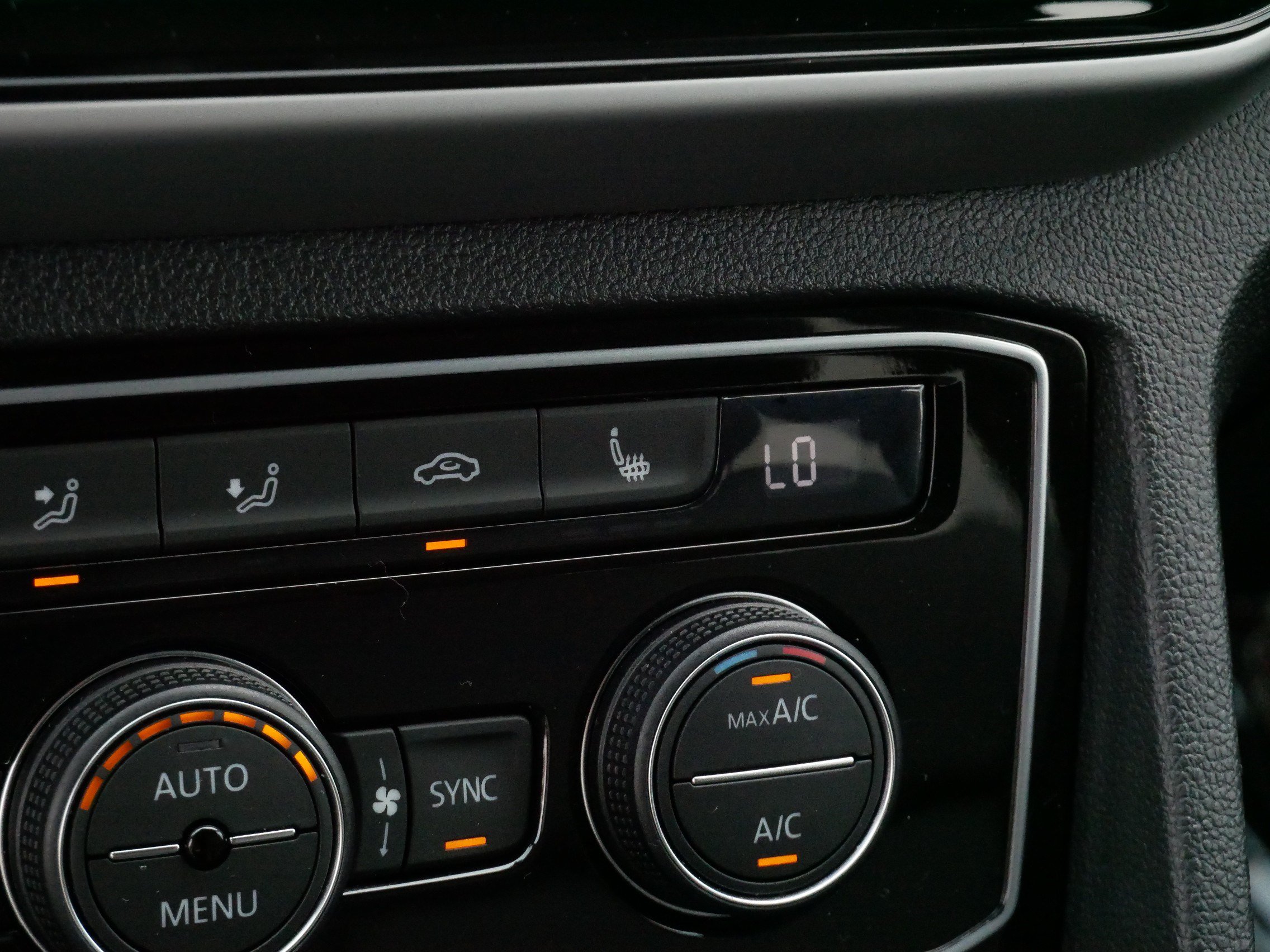 Certified 2023 Volkswagen Atlas SEL AWD/4WD image 31