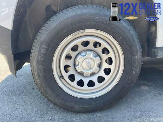 Used 2023 Chevrolet Colorado W/T w/ Technology Package RWD image 4