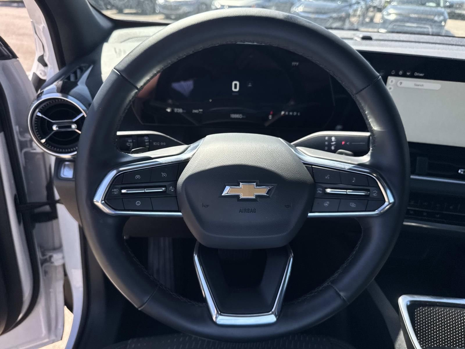 Used 2025 Chevrolet Equinox LT AWD/4WD image 22