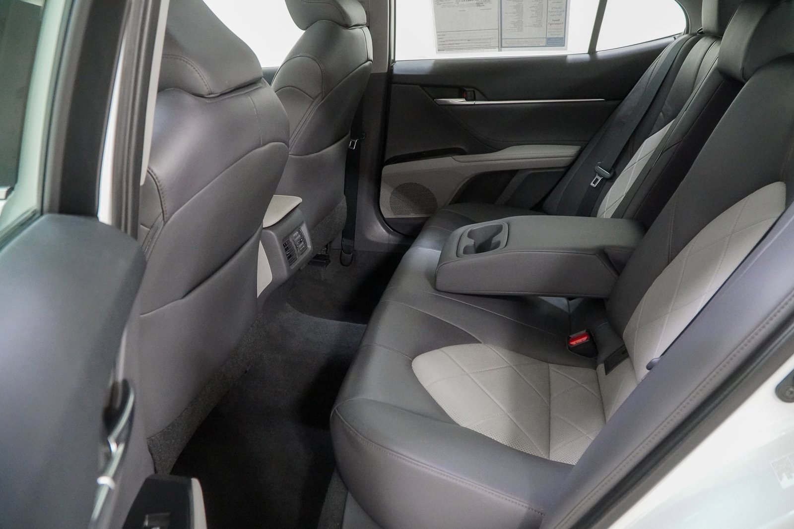 Used 2018 Toyota Camry XLE image 40