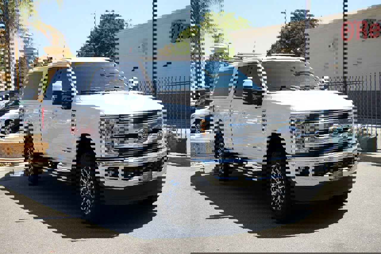 Used 2019 Ford F350 Lariat w/ Lariat Ultimate Package image 3