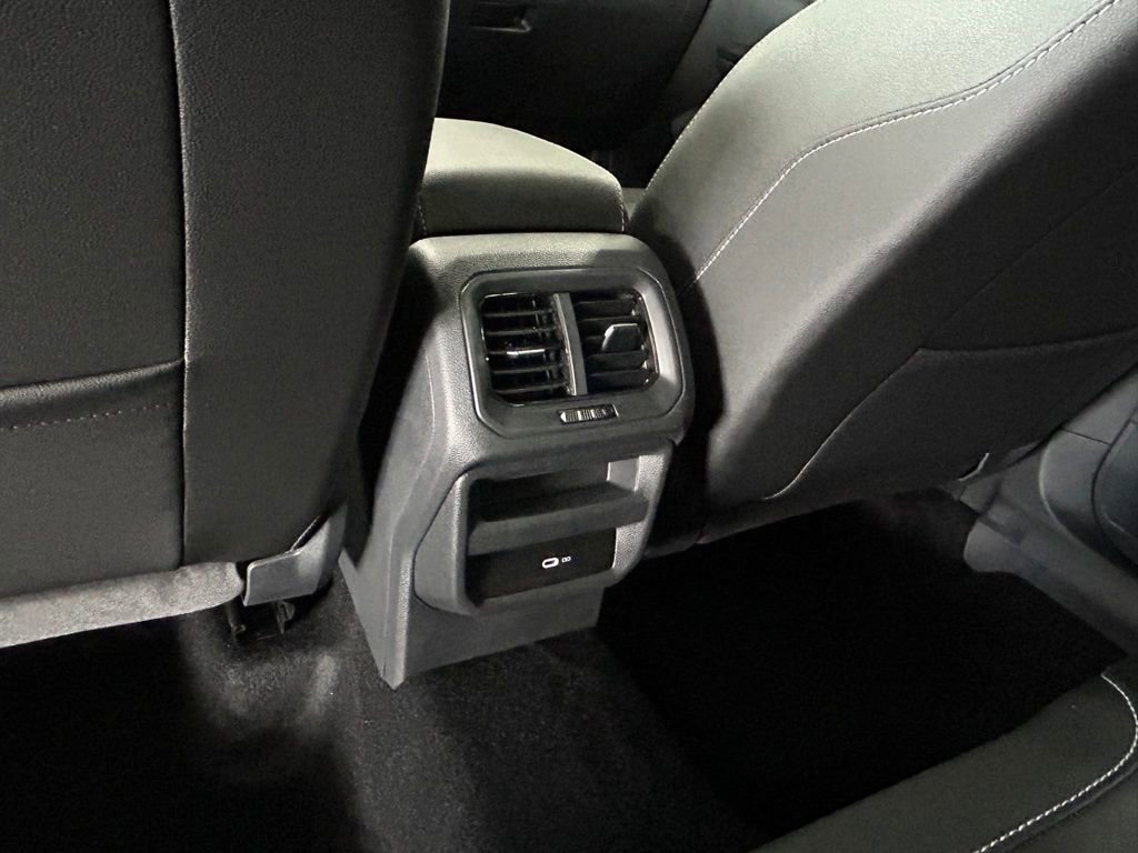 Used 2025 Volkswagen Taos SE image 44