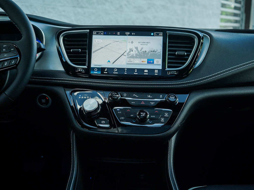 New 2026 Chrysler Pacifica Limited image 18