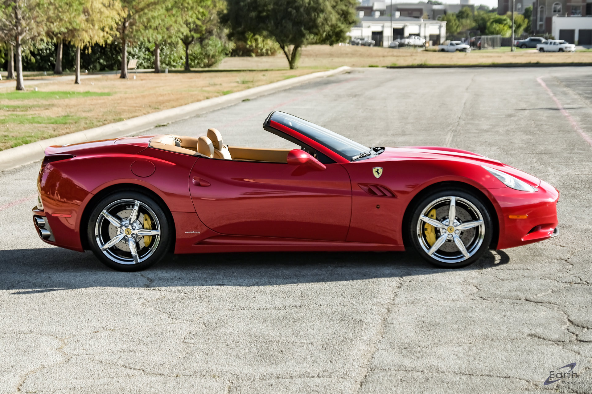 Used 2014 Ferrari California RWD image 24