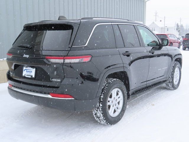 Used 2023 Jeep Grand Cherokee Laredo image 4