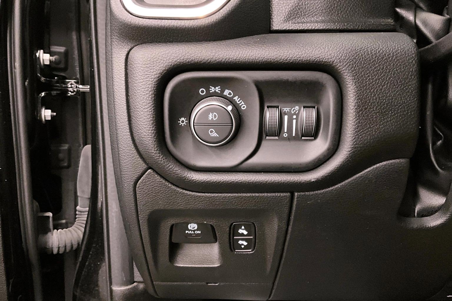 Used 2025 RAM 1500 Laramie AWD/4WD image 39