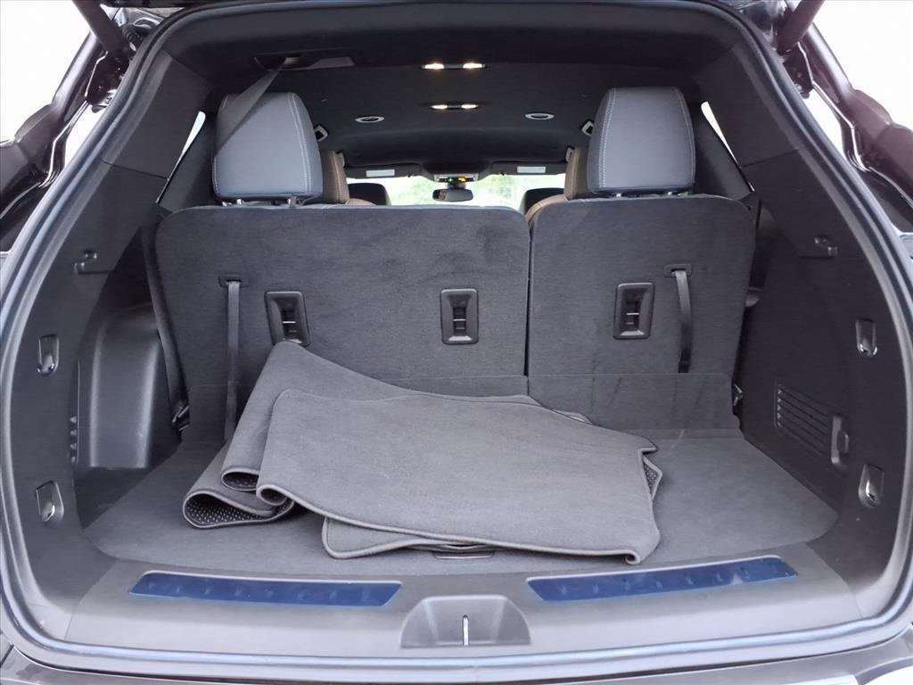 Used 2023 Buick Enclave Essence image 10