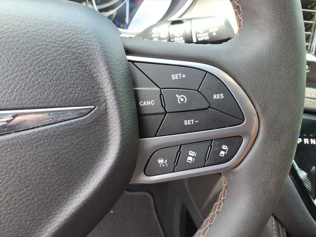 Used 2024 Chrysler Pacifica Pinnacle w/ Trailer Tow Group AWD/4WD image 26