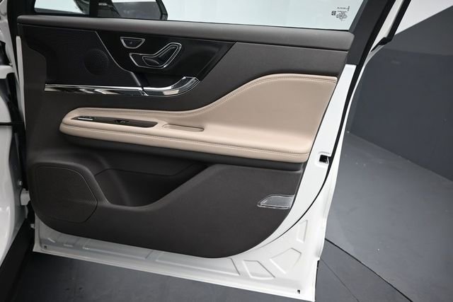 Used 2023 Lincoln Corsair AWD image 28