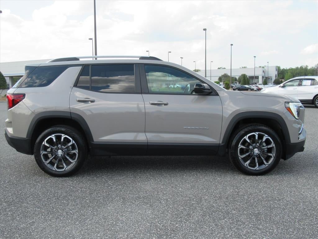 Used 2025 GMC Terrain Elevation w/ Elevation Premium Package AWD/4WD image 2