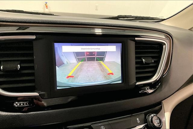 Used 2022 Chrysler Voyager LX image 14