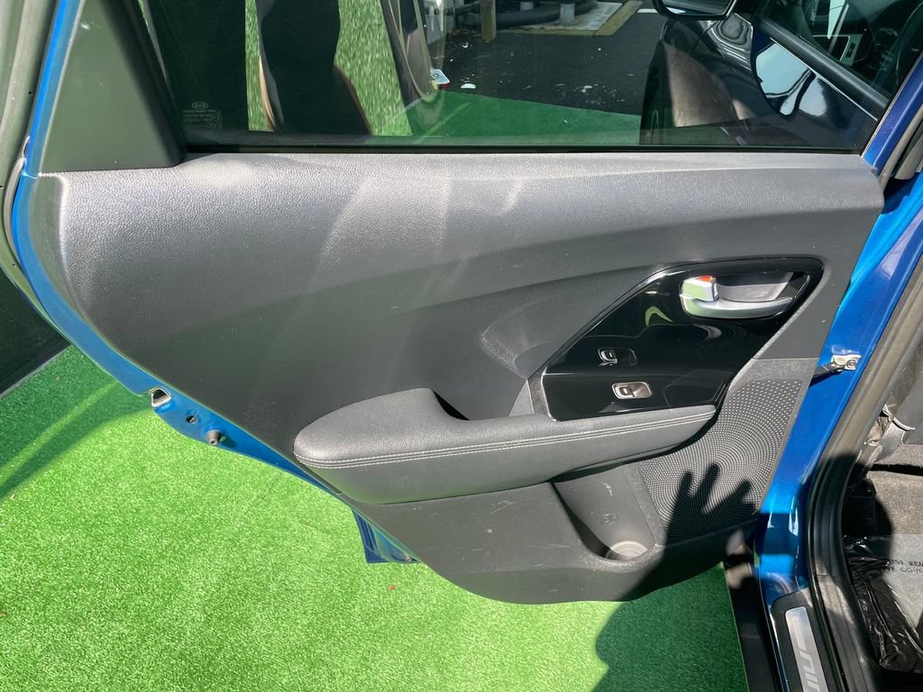 Used 2019 Kia Niro Touring FWD image 6