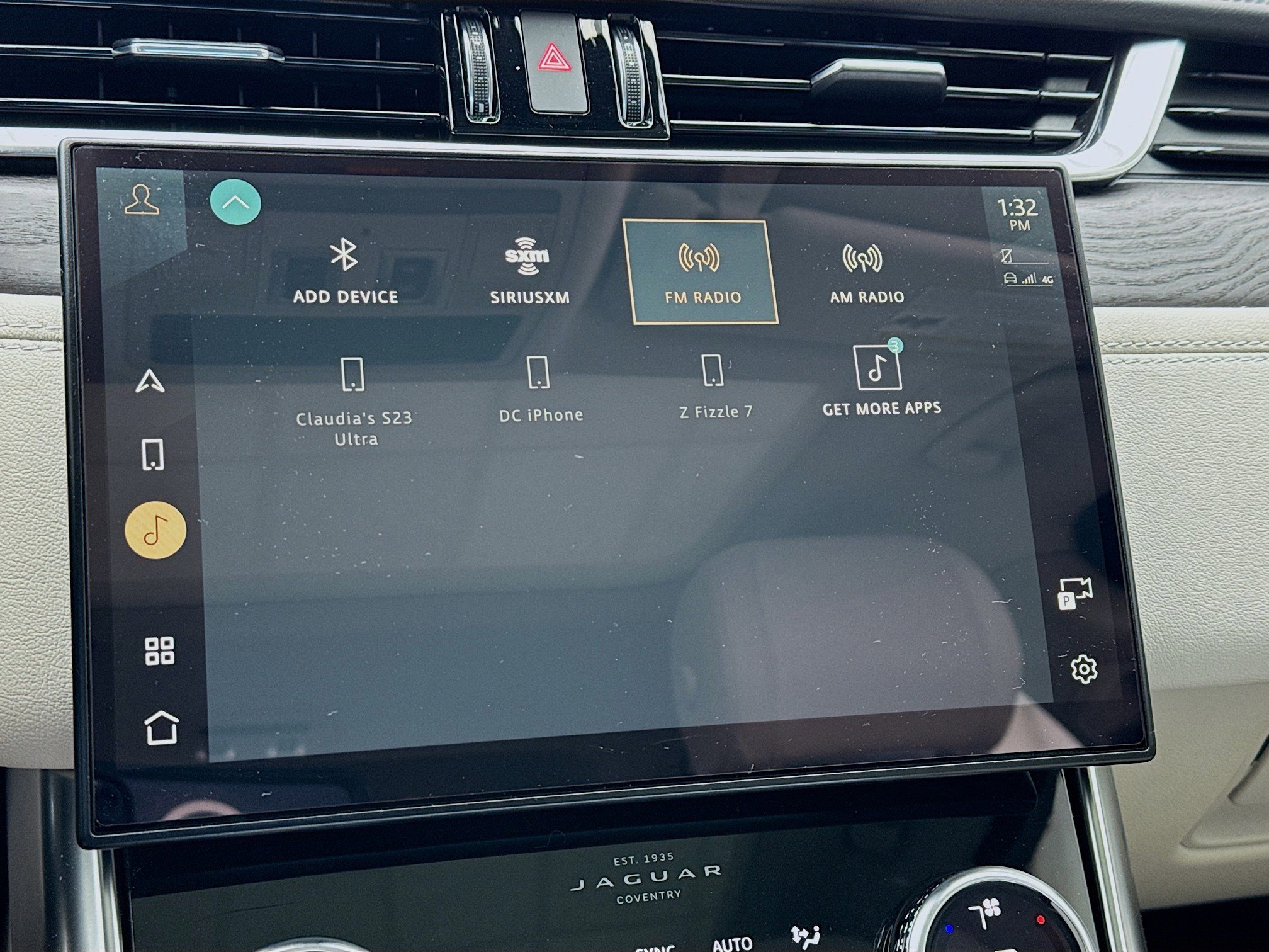 Used 2022 Jaguar XF SE image 11