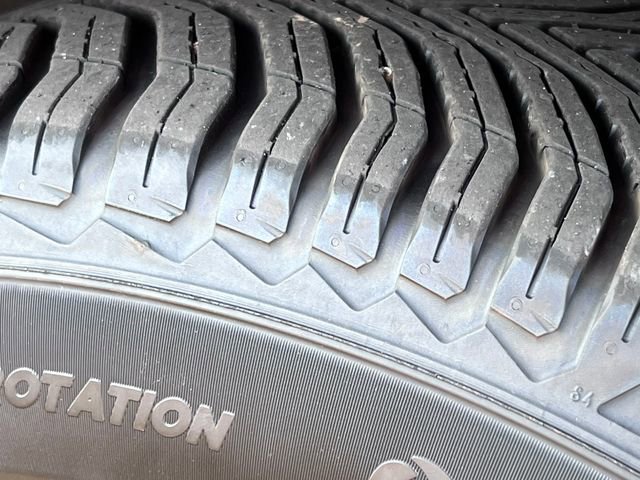 Used 2022 Toyota Highlander XLE AWD/4WD image 8