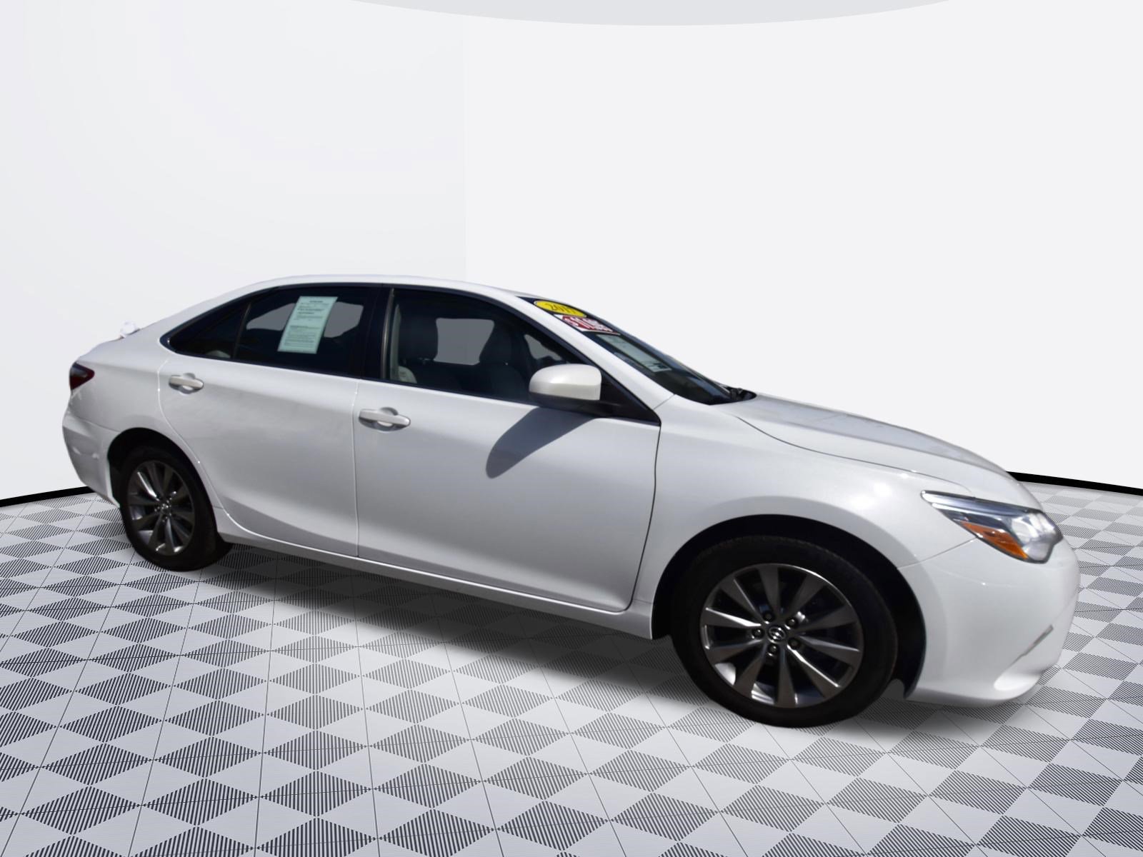 Used 2017 Toyota Camry XLE w/ Advanced Technology Package FWD image 5