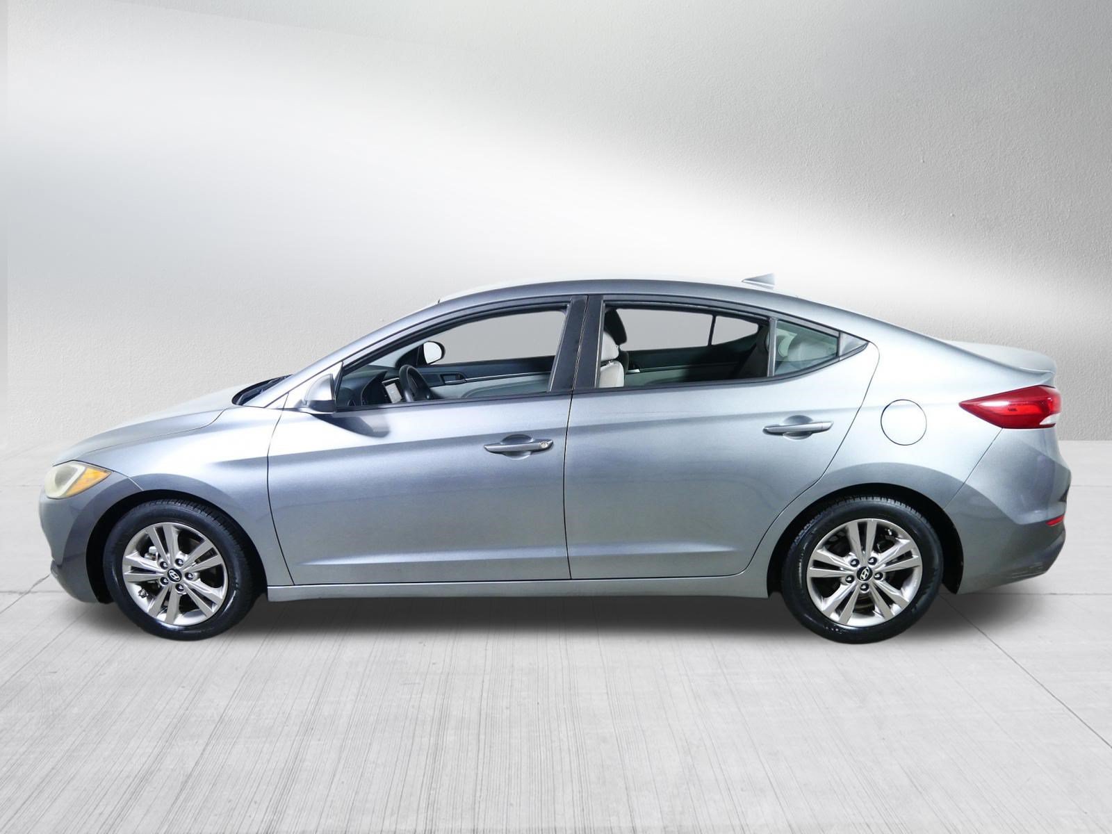 Used 2018 Hyundai Elantra SEL w/ Cargo Package FWD image 4