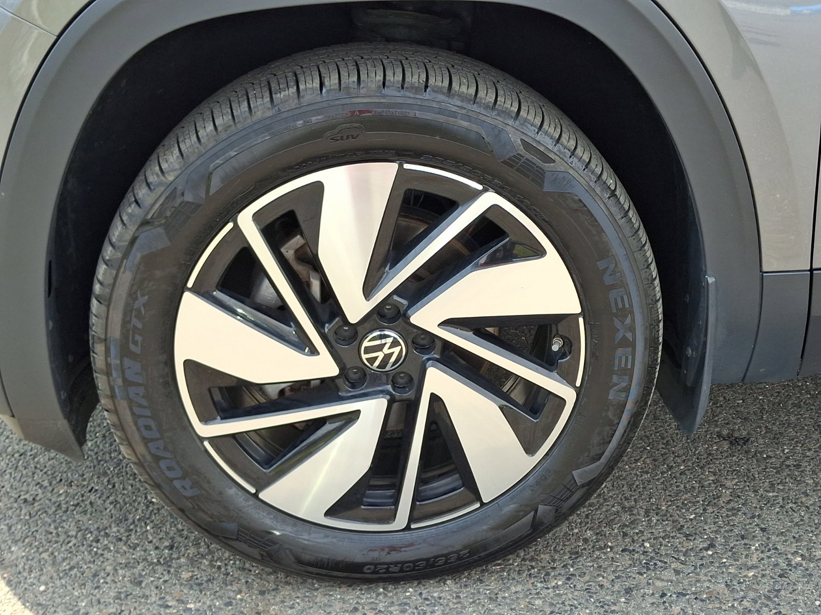 Certified 2024 Volkswagen Atlas SE image 9