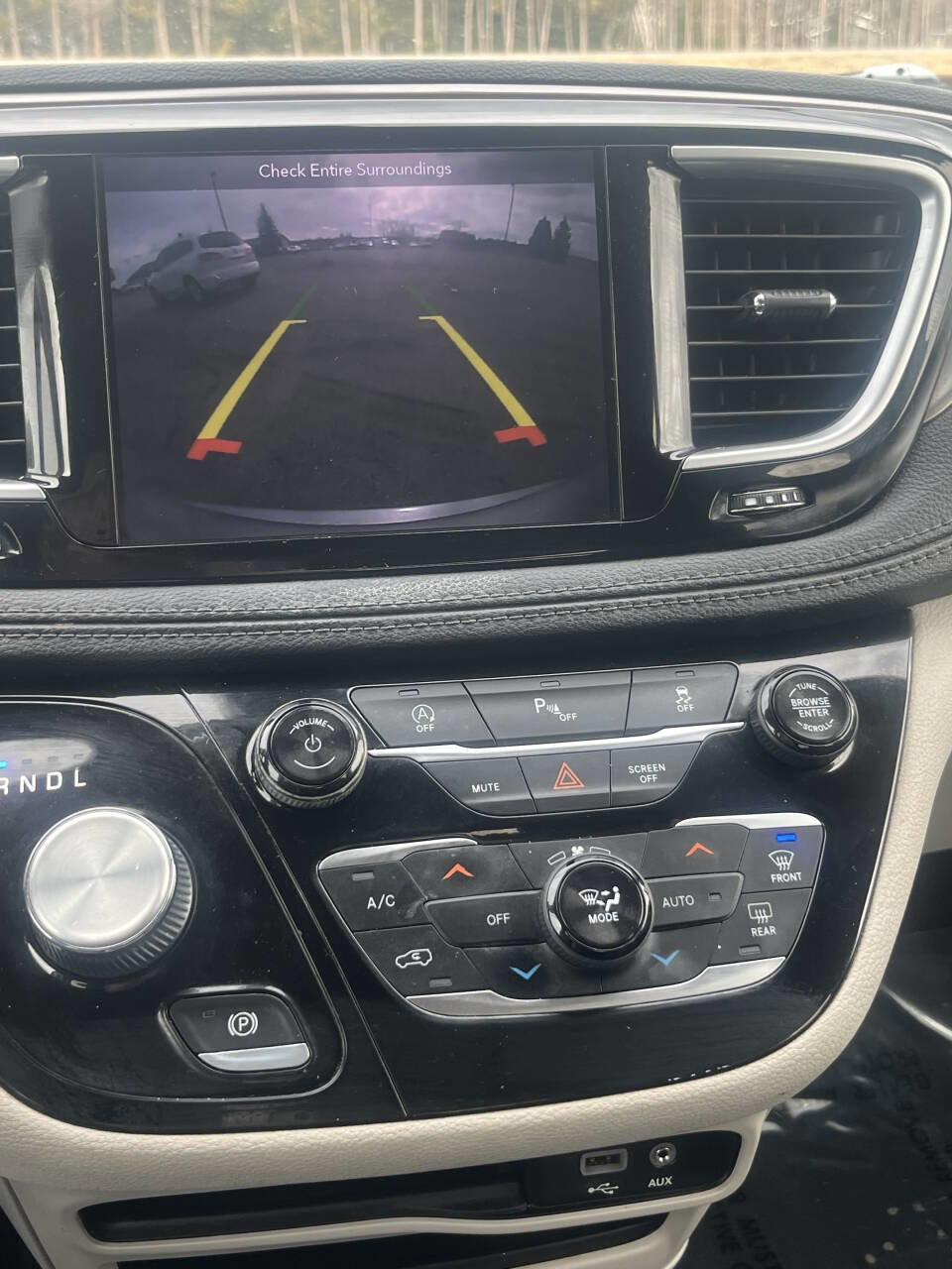 Used 2018 Chrysler Pacifica Limited image 9