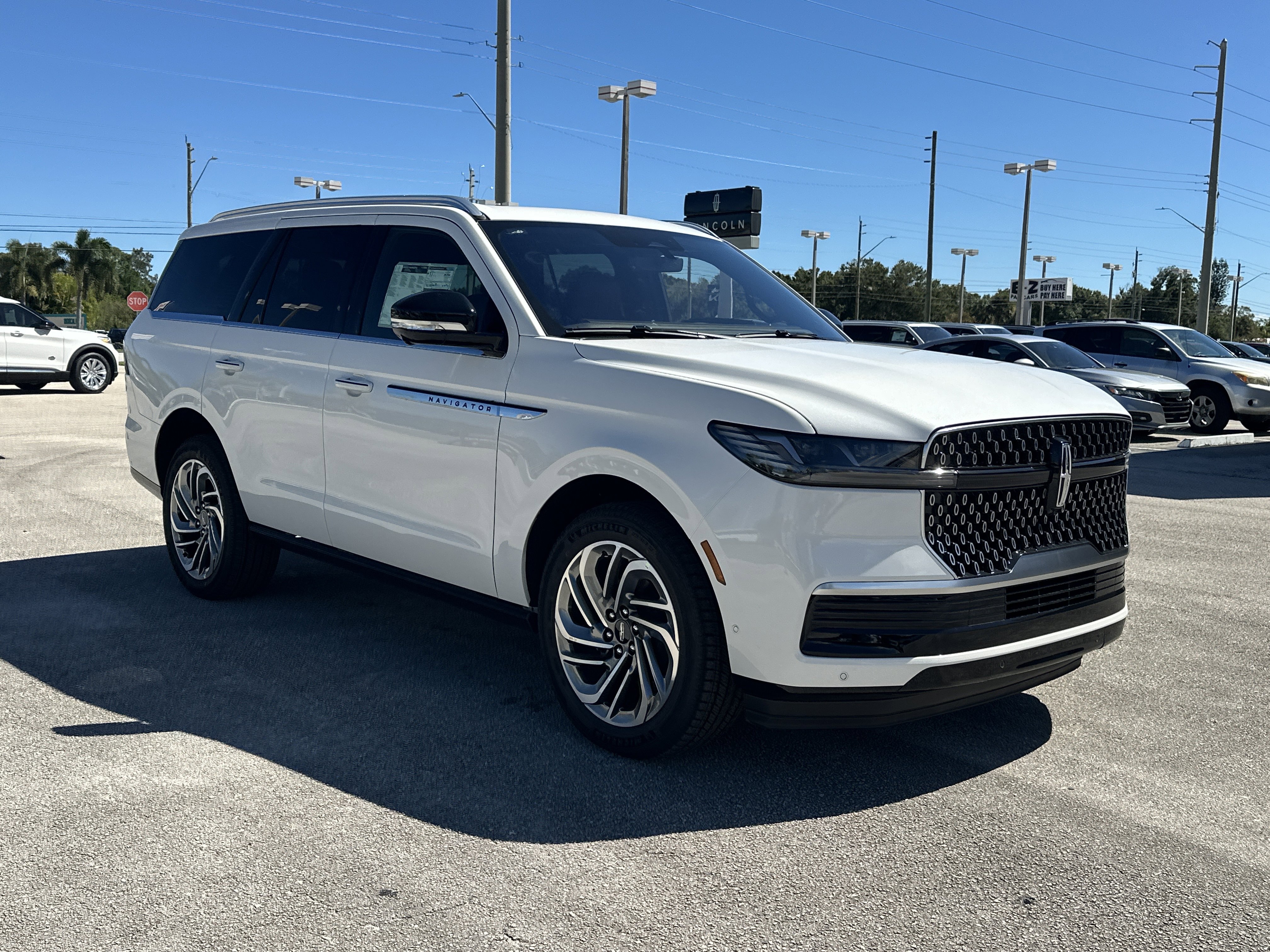 New 2025 Lincoln Navigator Reserve image 4