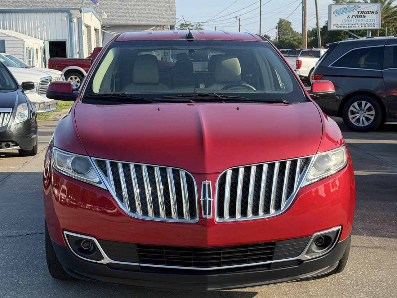 Used 2012 Lincoln MKX FWD image 3