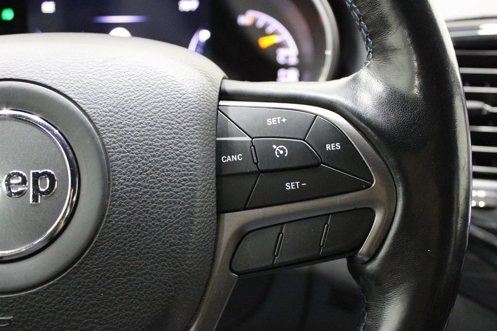 Used 2019 Jeep Grand Cherokee Laredo image 28