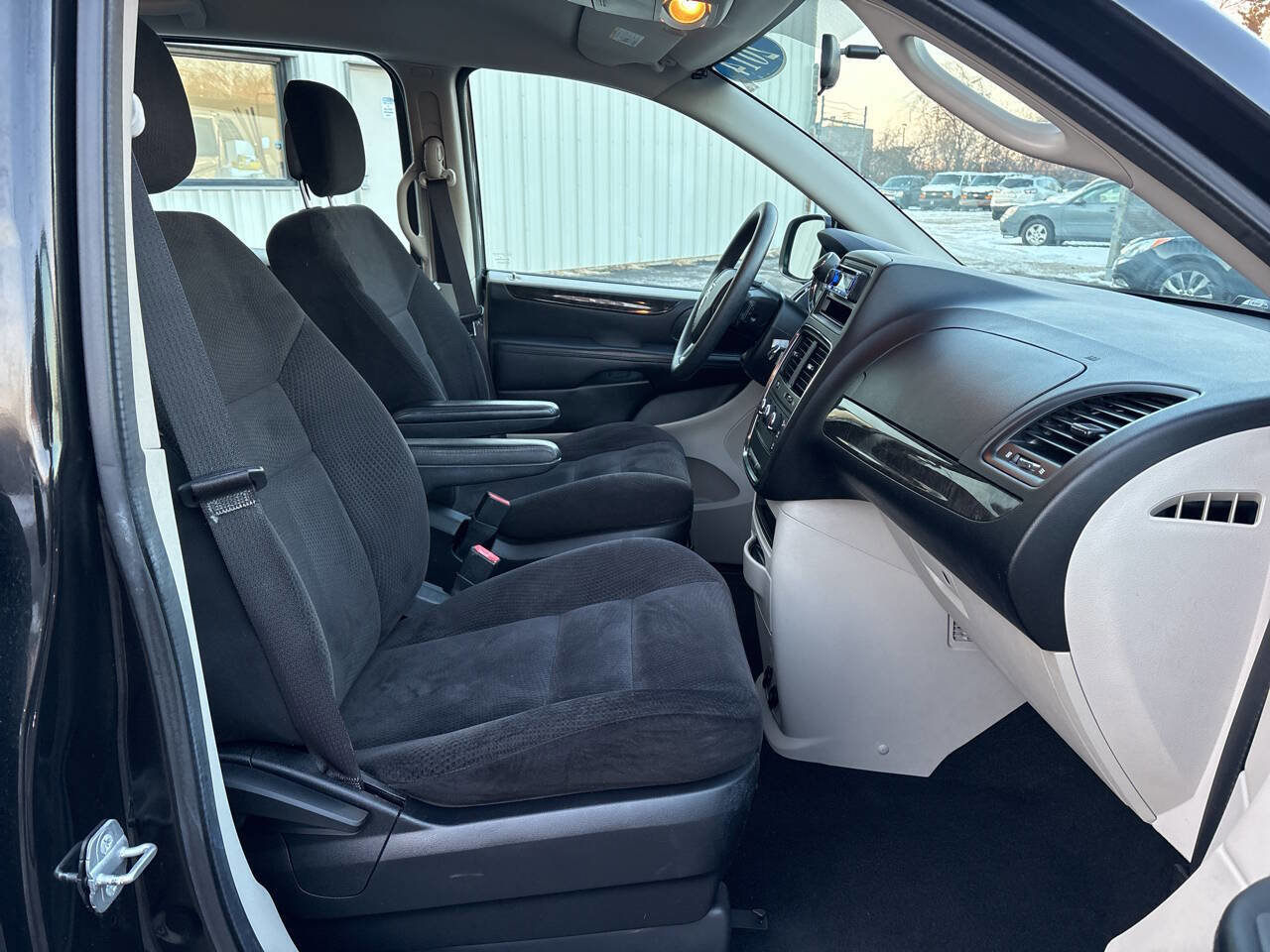 Used 2014 Dodge Grand Caravan American Value Package FWD image 25