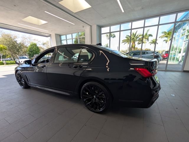 Used 2022 BMW 740i w/ M Sport Package image 9
