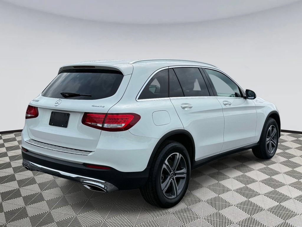 Used 2017 Mercedes-Benz GLC 300 4MATIC image 2