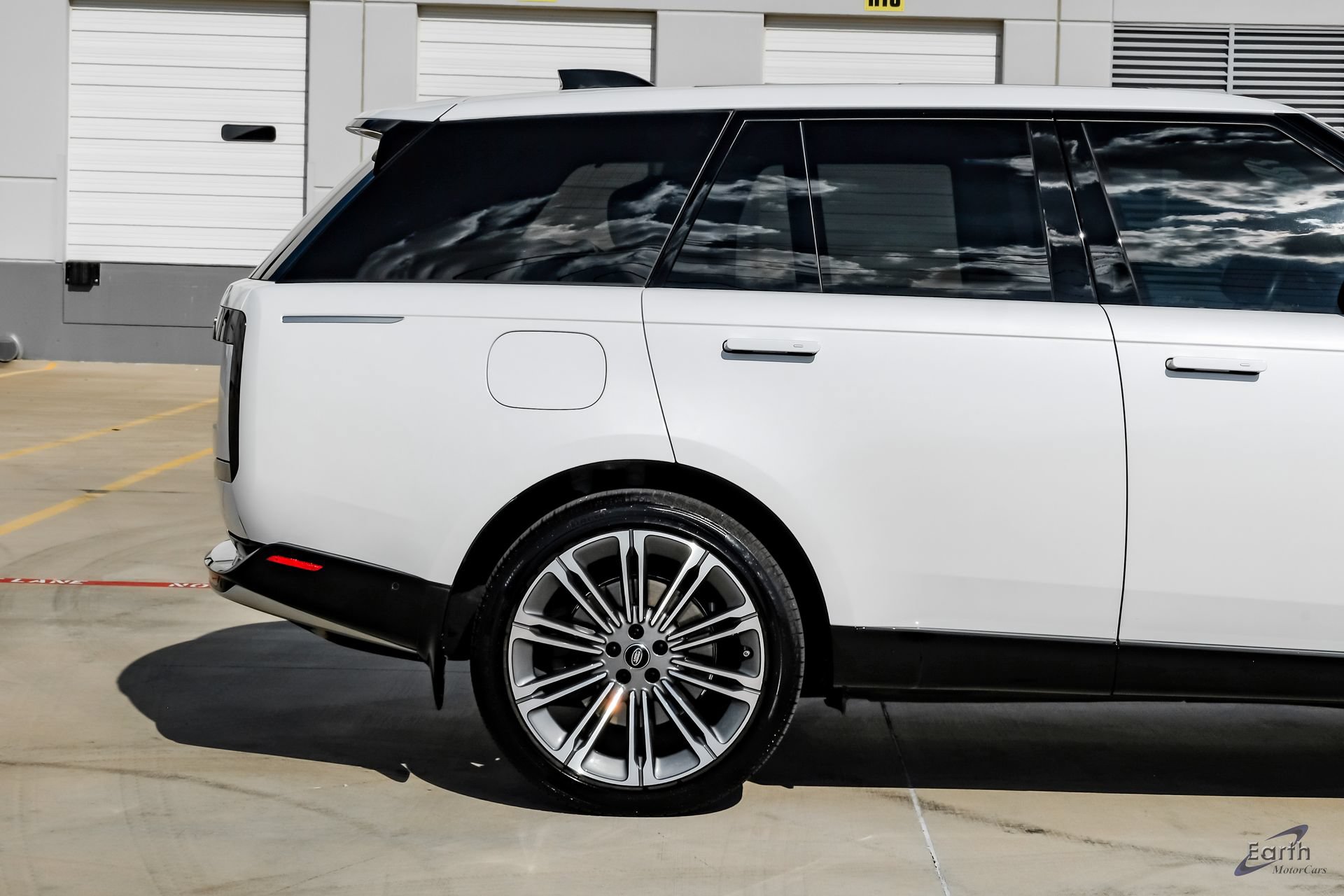 Used 2025 Land Rover Range Rover Autobiography AWD/4WD image 15