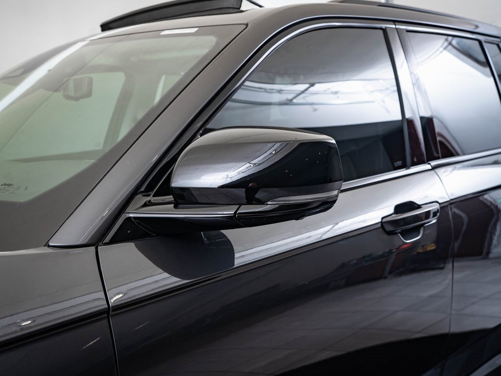 Used 2024 Jeep Grand Cherokee Limited w/ Luxury Tech Group II image 16