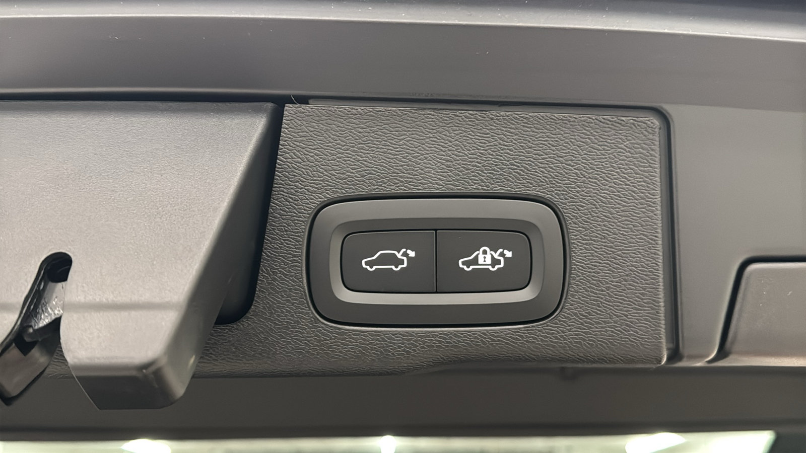 New 2027 Volvo XC60 T8 Plus AWD/4WD image 30