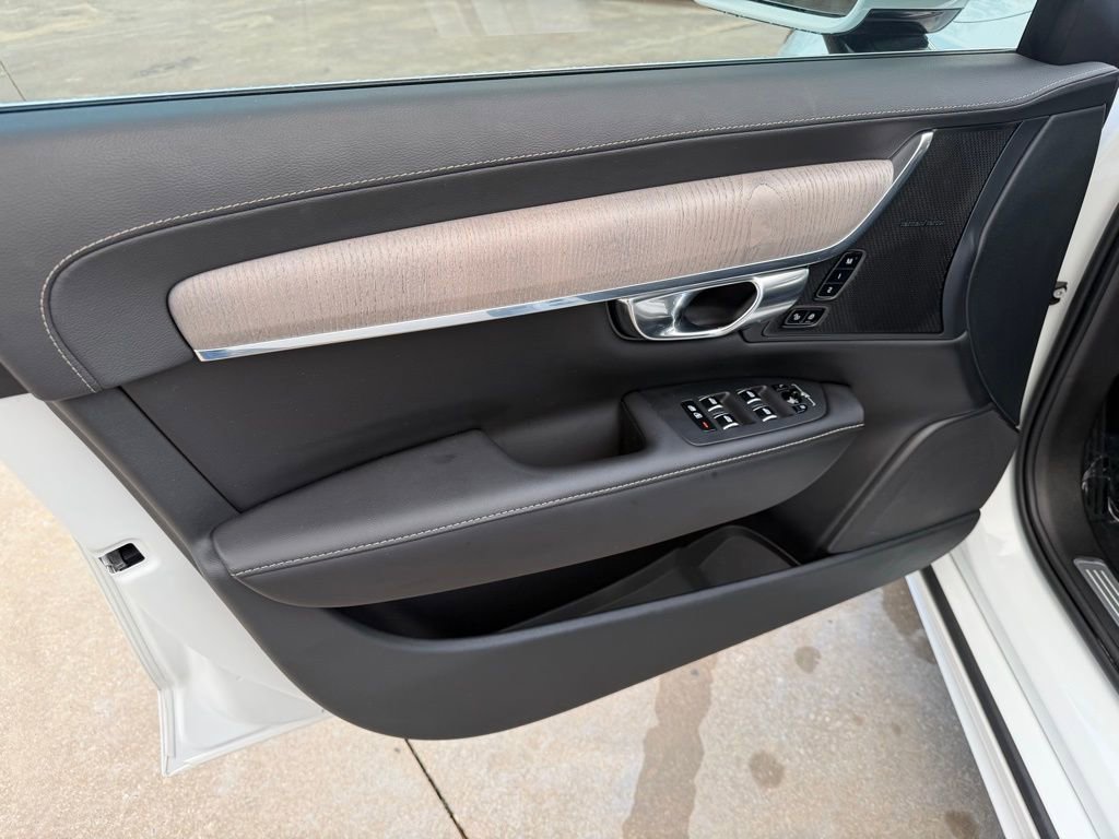 Used 2023 Volvo S90 B6 Ultimate image 12