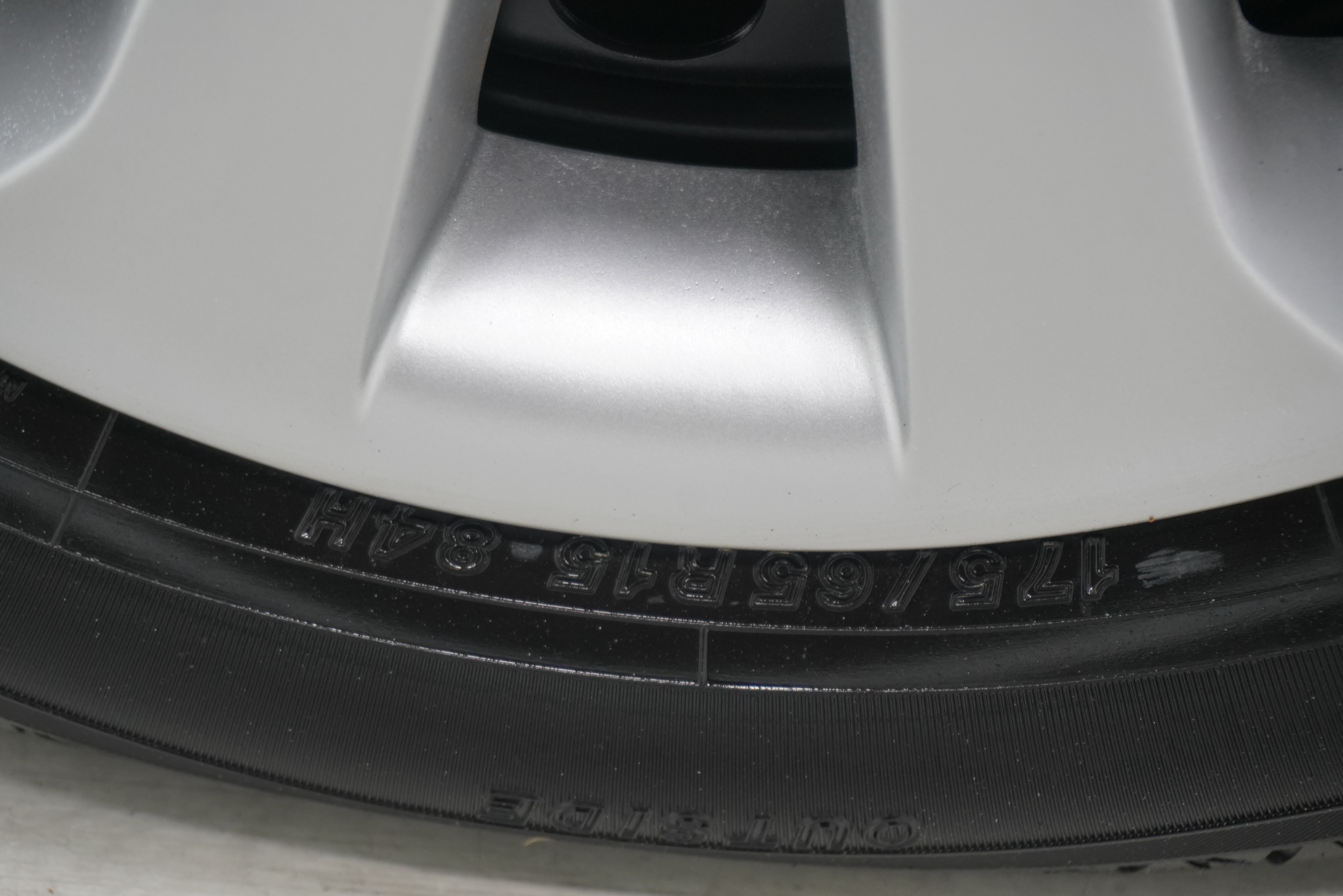 Used 2015 Nissan Versa Note SV FWD image 24