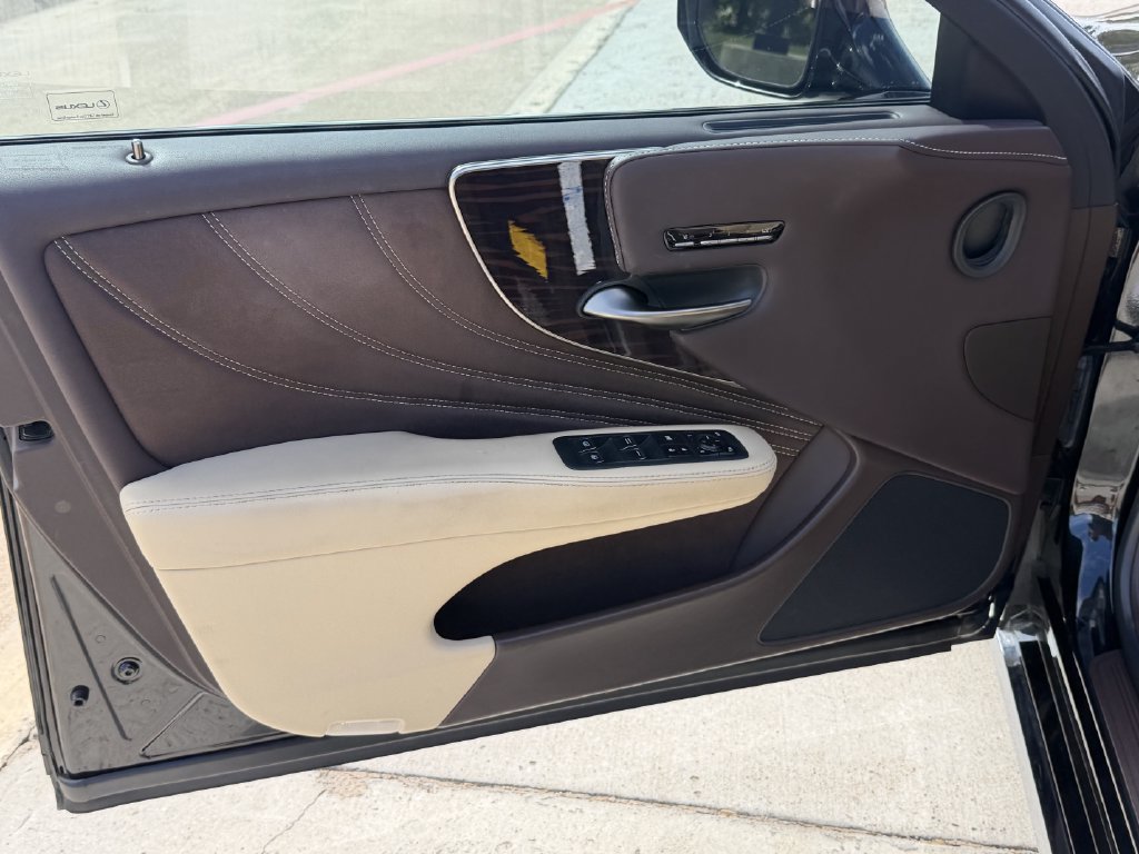 Used 2020 Lexus LS 500 AWD w/ Luxury Package image 10