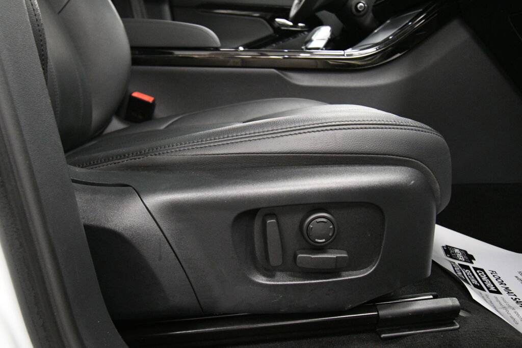 Used 2024 Land Rover Range Rover Evoque S image 28