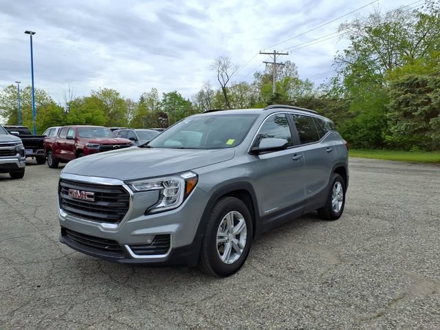 Used 2023 GMC Terrain SLE w/ Driver Convenience Package FWD image 3