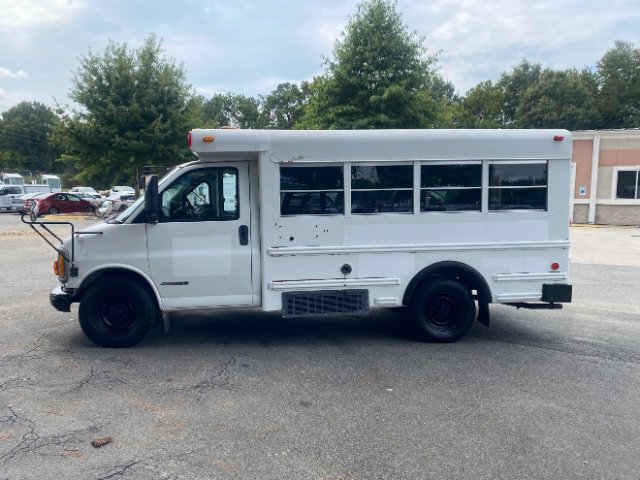 Used 2001 Chevrolet Express 3500 image 2