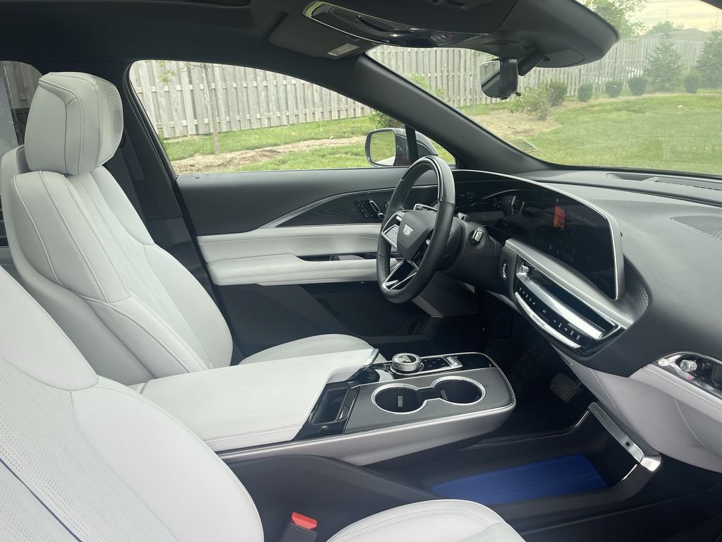 Certified 2025 Cadillac Lyriq Luxury AWD/4WD image 41