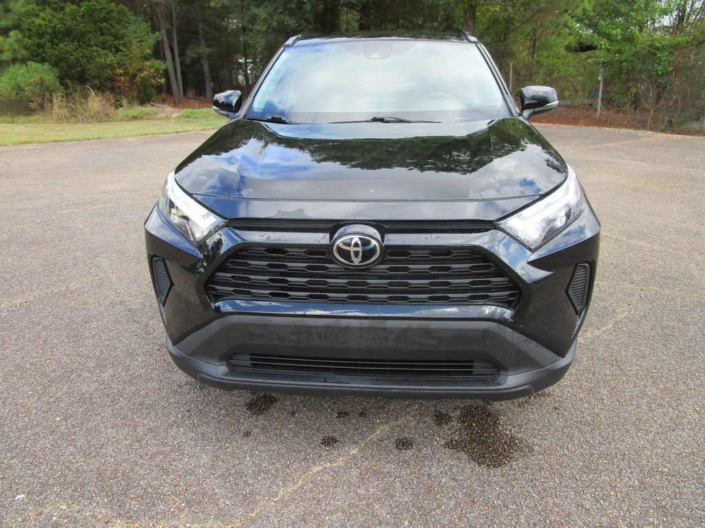 Used 2022 Toyota RAV4 XLE image 4