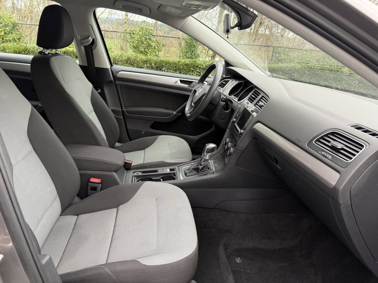 Used 2016 Volkswagen e-Golf SE image 13