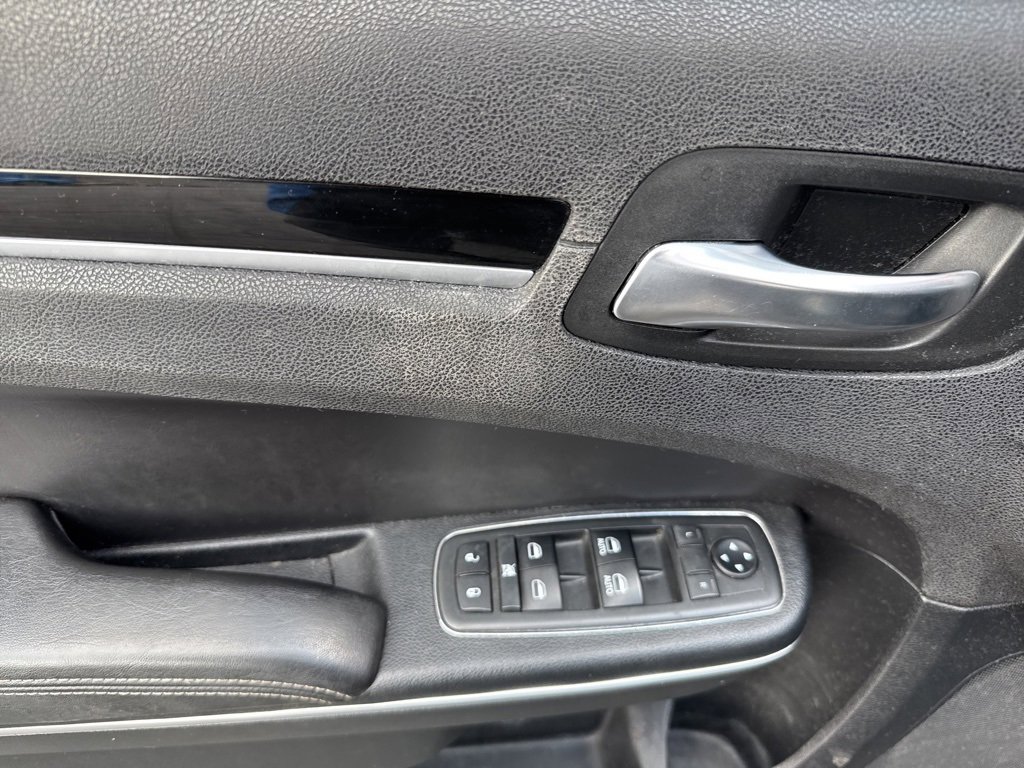 Used 2018 Chrysler 300 S w/ 300S Premium Group image 23