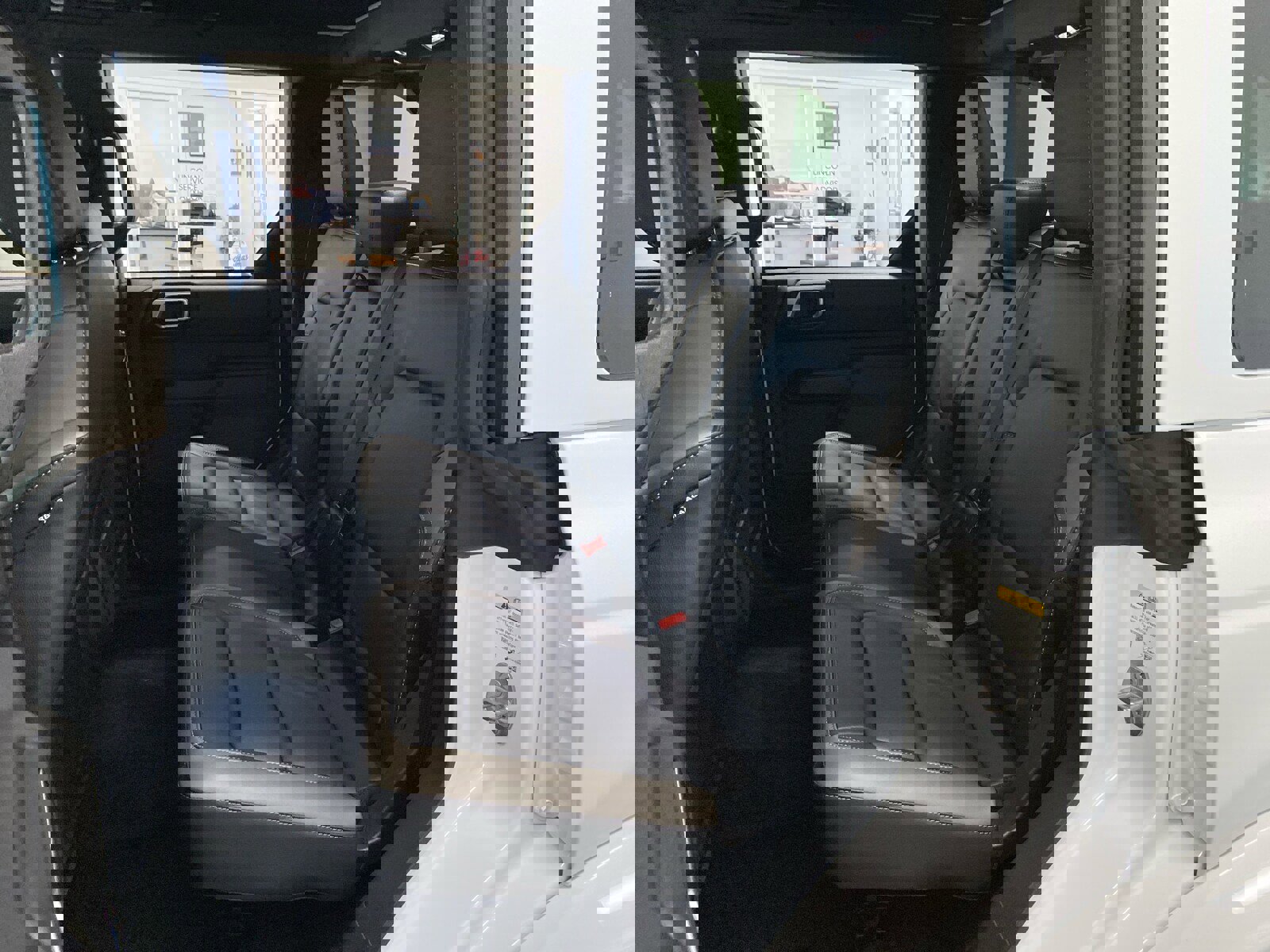 New 2025 Ford Bronco Outer Banks image 9