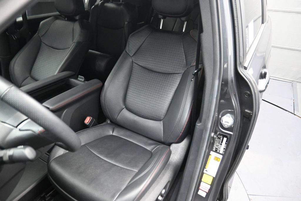 Used 2025 Toyota Sienna XSE w/ XSE Plus Package FWD image 10