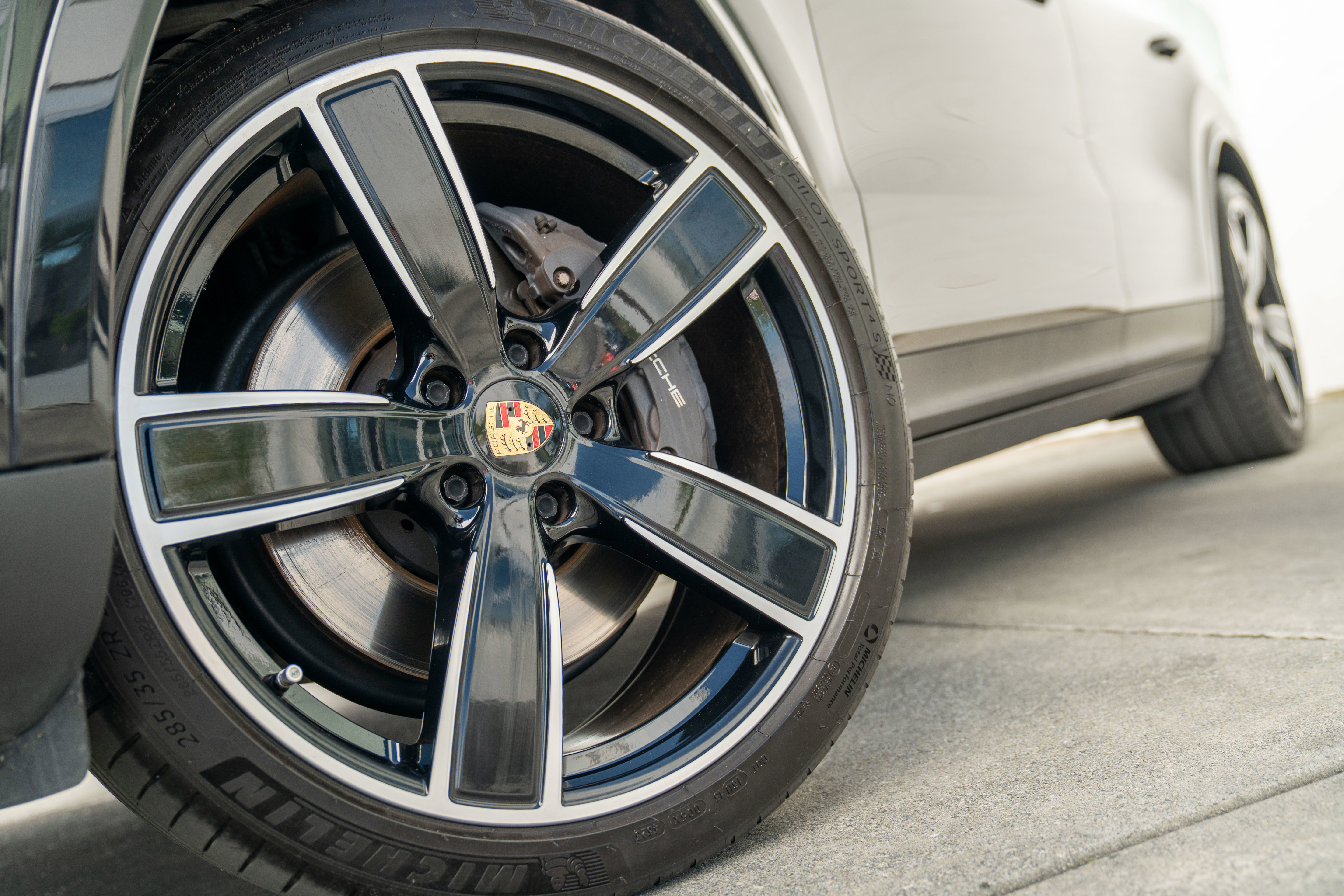 Used 2022 Porsche Cayenne AWD/4WD image 4