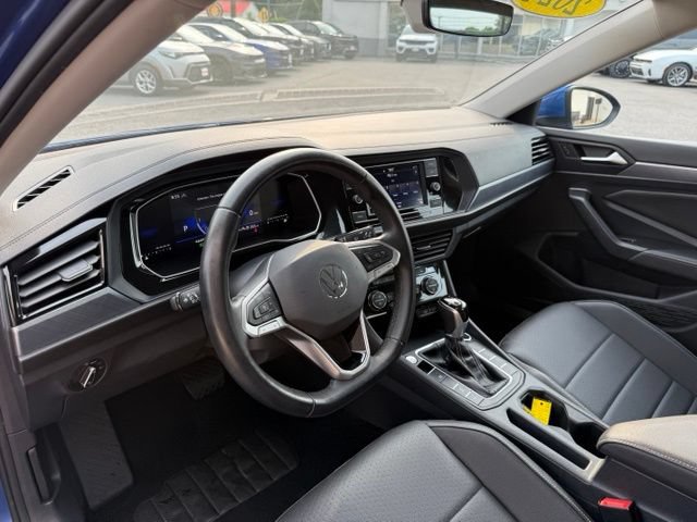 Used 2024 Volkswagen Jetta SE FWD image 12
