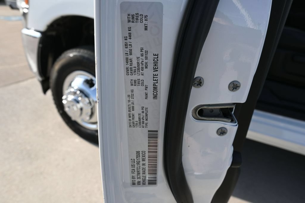 Used 2024 RAM 3500 Tradesman w/ Chrome Appearance Group AWD/4WD image 6