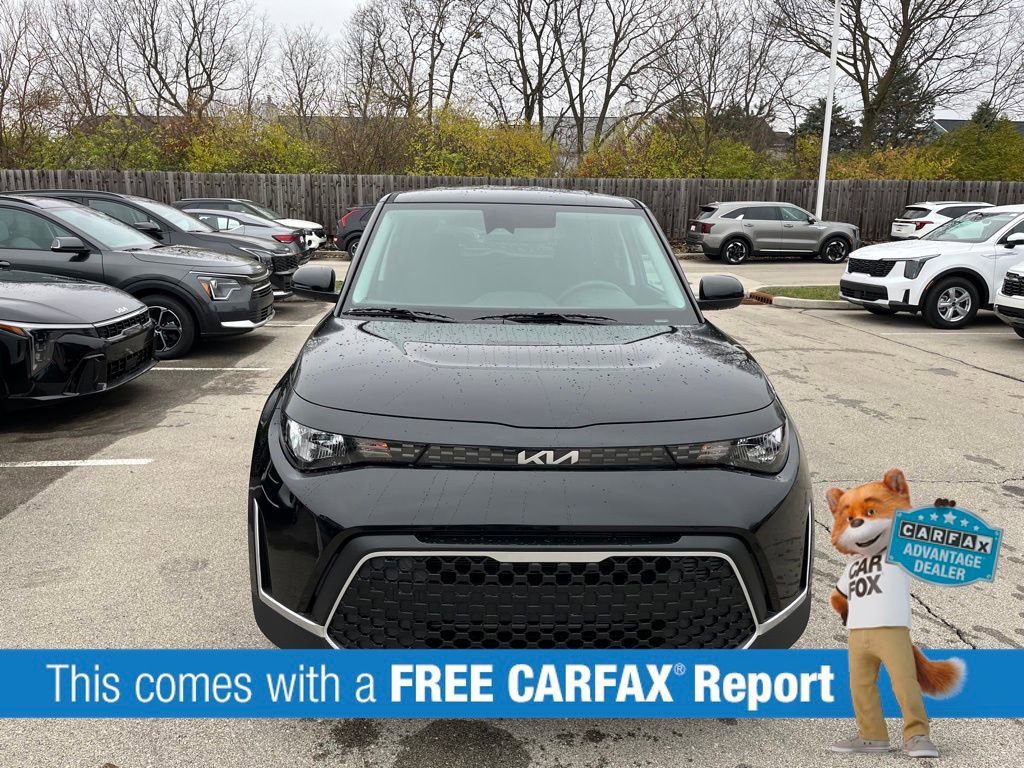 Used 2025 Kia Soul LX w/ LX Technology Package FWD image 2