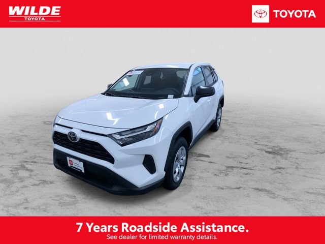 Used 2025 Toyota RAV4 LE AWD/4WD image 5