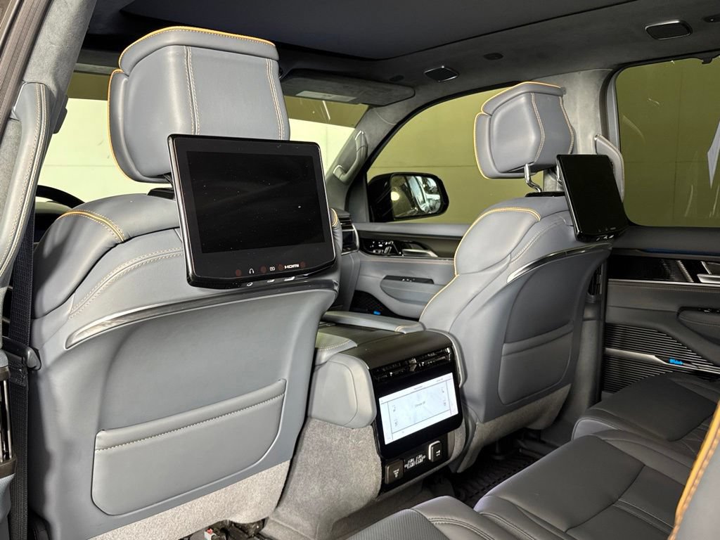 Certified 2024 Jeep Grand Wagoneer Series III w/ Rear Seat Video Group 1 AWD/4WD image 31