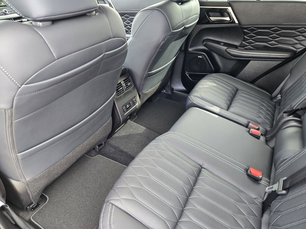 New 2026 Mitsubishi Outlander SEL image 22